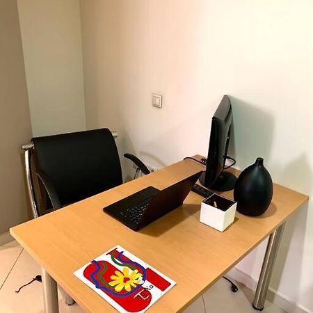 Spacious 4-Bedroom Family Home, 100M From Metro アテネ エクステリア 写真
