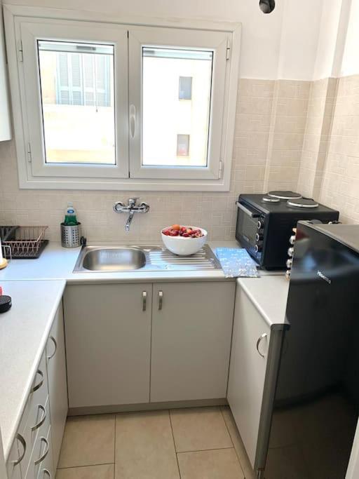 Spacious 4-Bedroom Family Home, 100M From Metro アテネ エクステリア 写真