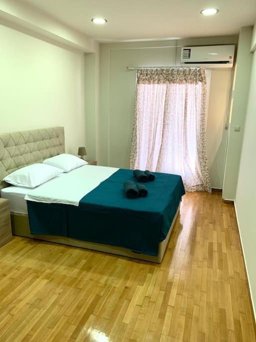 Spacious 4-Bedroom Family Home, 100M From Metro アテネ エクステリア 写真