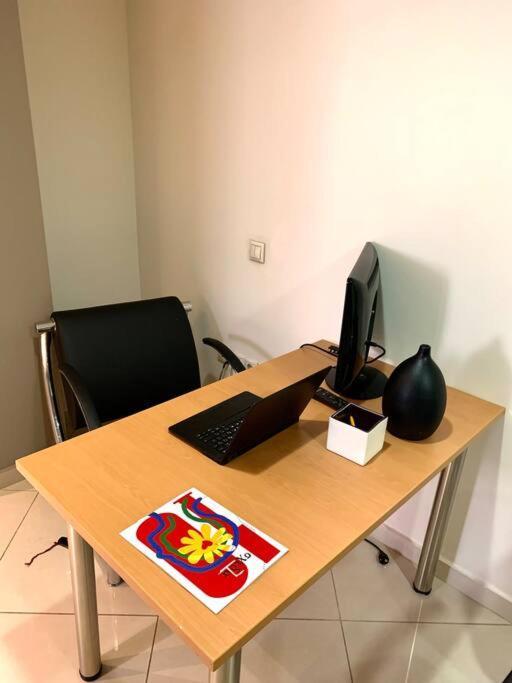 Spacious 4-Bedroom Family Home, 100M From Metro アテネ エクステリア 写真