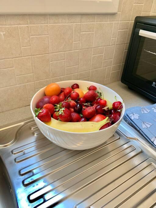 Spacious 4-Bedroom Family Home, 100M From Metro アテネ エクステリア 写真