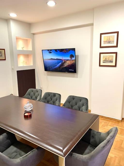 Spacious 4-Bedroom Family Home, 100M From Metro アテネ エクステリア 写真